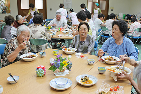 地場産野菜カレーミニデイで好評